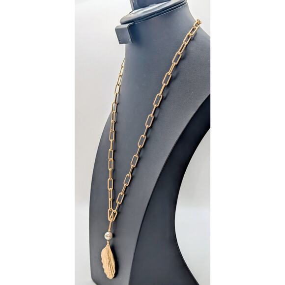 Gold Tone Clam Shell Faux Pearl Paper Clip Long Chain 28.25"-31.25" Necklace - Picture 2 of 7